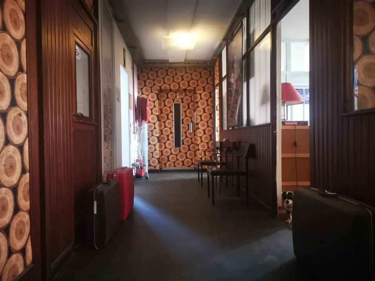Homestay Ghostel 1St: Alternative Arts Experience for Creative Minds Charleroi